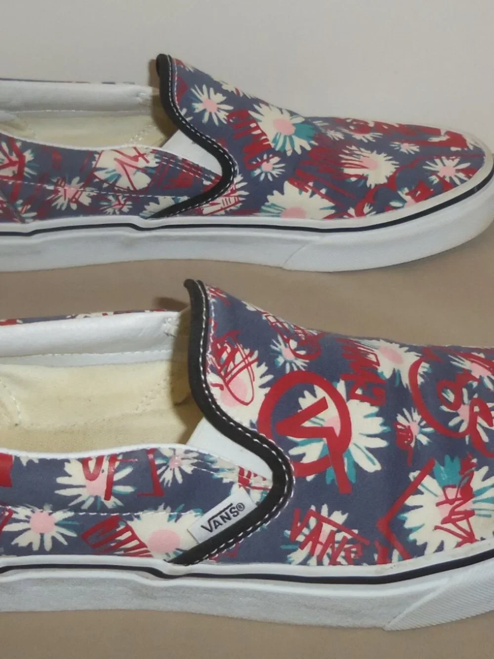 Vans Mens 7.5 Womens 9.0 Slip-Ons Blue Red Good Condition